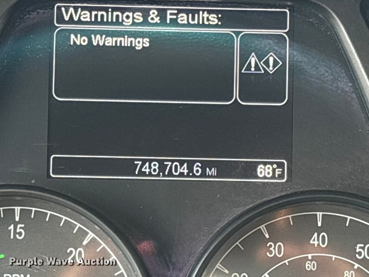 image for item EU8540 2017 Peterbilt 579 semi truck