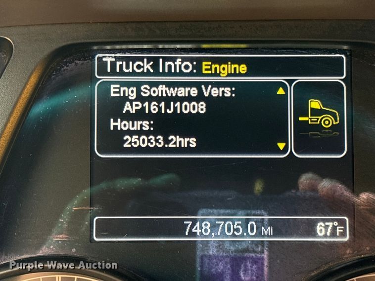 image for item EU8540 2017 Peterbilt 579 semi truck