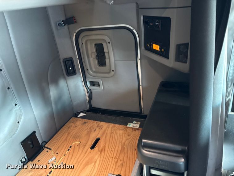 image for item EU8540 2017 Peterbilt 579 semi truck