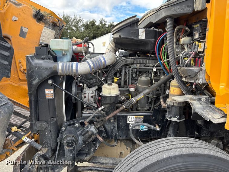 image for item EU8540 2017 Peterbilt 579 semi truck