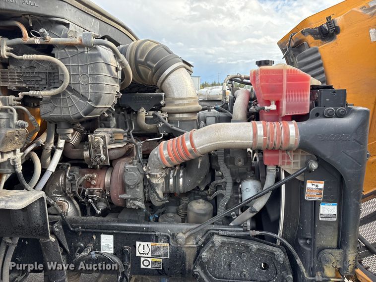 image for item EU8540 2017 Peterbilt 579 semi truck