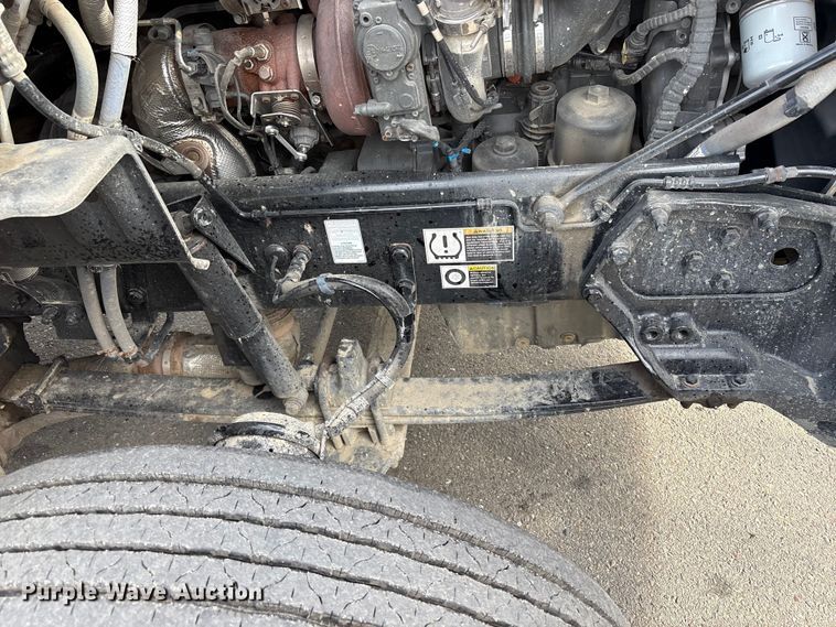 image for item EU8540 2017 Peterbilt 579 semi truck