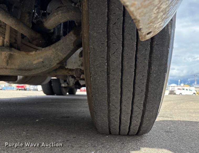 image for item EU8540 2017 Peterbilt 579 semi truck