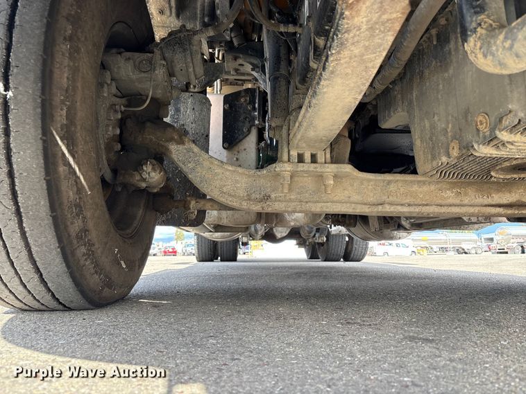 image for item EU8540 2017 Peterbilt 579 semi truck