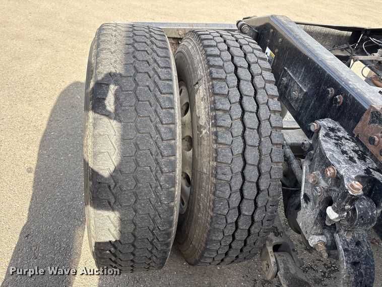 image for item EU8540 2017 Peterbilt 579 semi truck