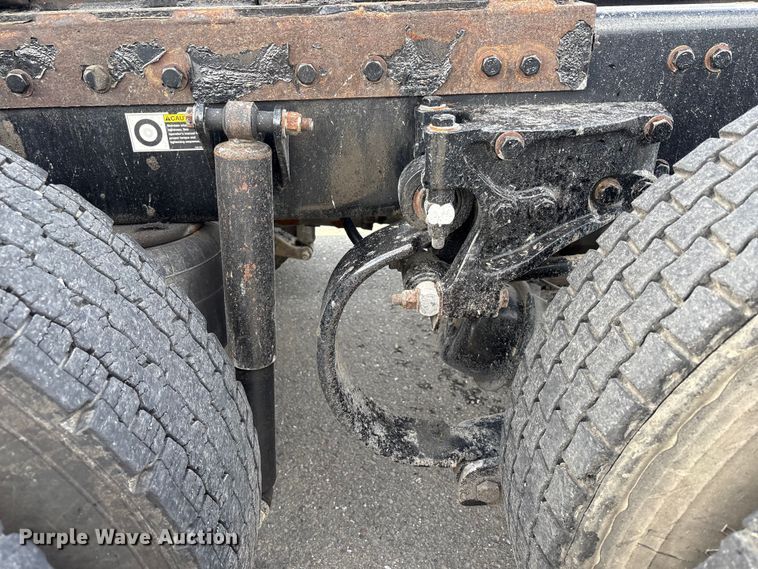 image for item EU8540 2017 Peterbilt 579 semi truck