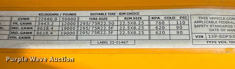 image for item EU8540 2017 Peterbilt 579 semi truck