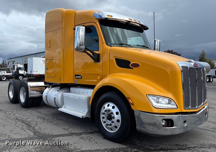 image for item EU8541 2017 Peterbilt 579 semi truck