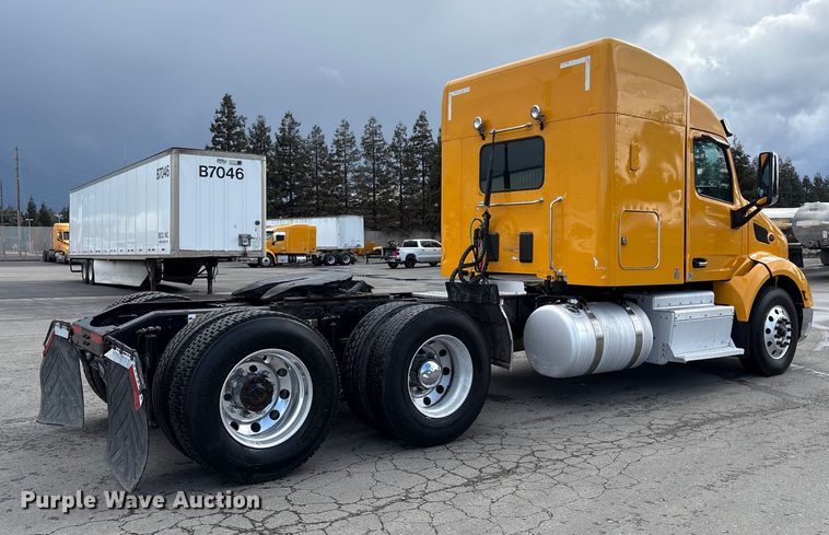 image for item EU8541 2017 Peterbilt 579 semi truck