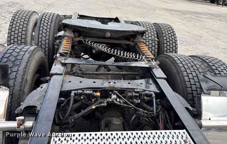 image for item EU8541 2017 Peterbilt 579 semi truck