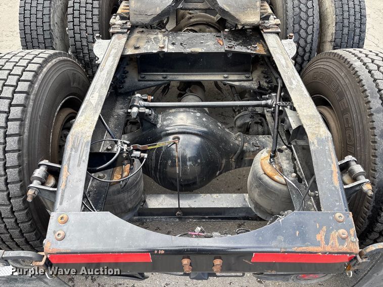 image for item EU8541 2017 Peterbilt 579 semi truck