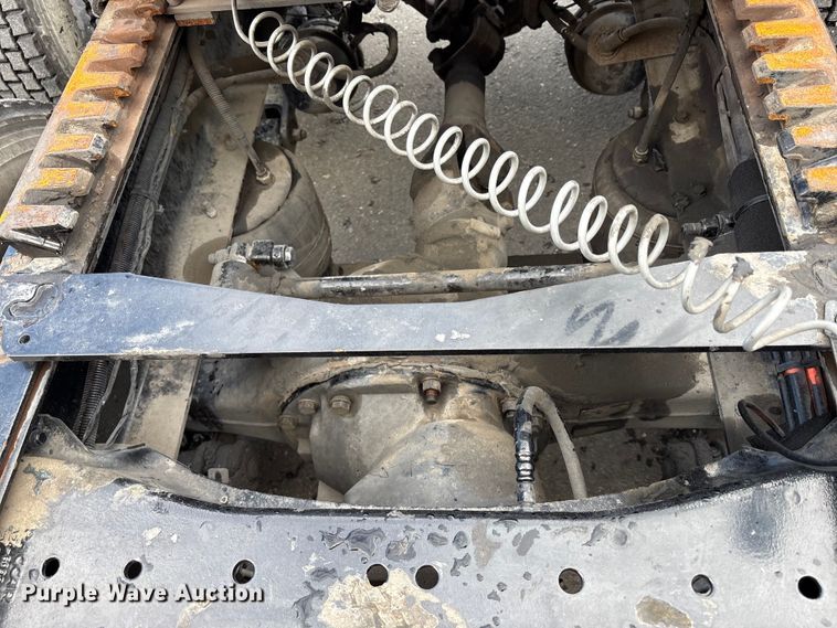 image for item EU8541 2017 Peterbilt 579 semi truck