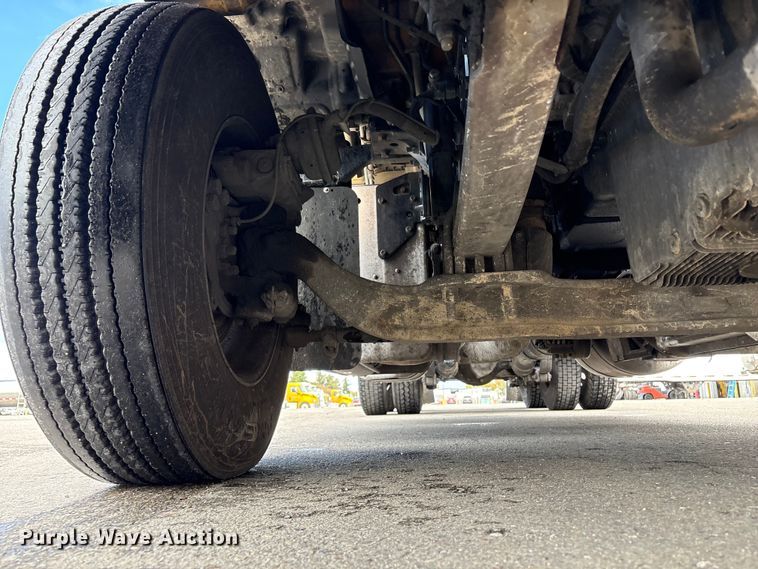 image for item EU8541 2017 Peterbilt 579 semi truck