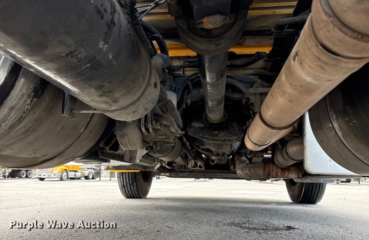 image for item EU8541 2017 Peterbilt 579 semi truck