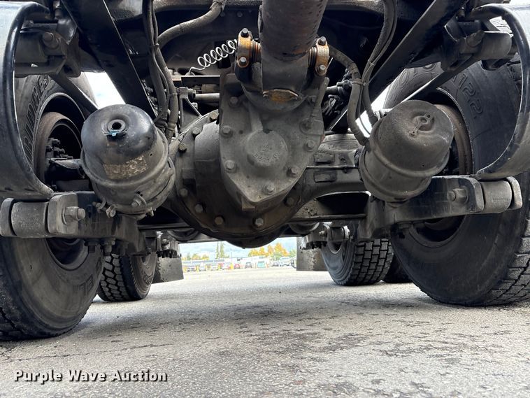 image for item EU8541 2017 Peterbilt 579 semi truck