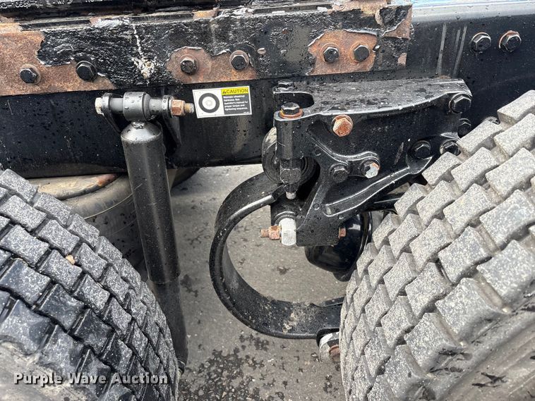 image for item EU8541 2017 Peterbilt 579 semi truck