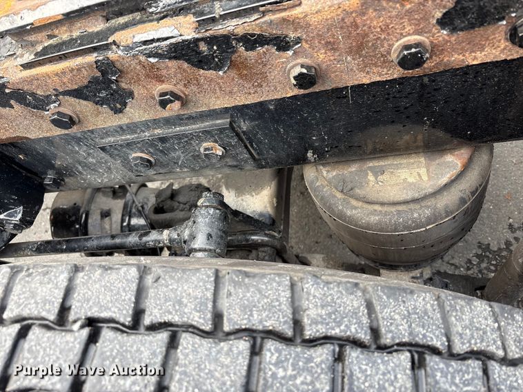 image for item EU8541 2017 Peterbilt 579 semi truck