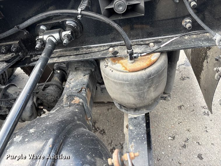 image for item EU8541 2017 Peterbilt 579 semi truck