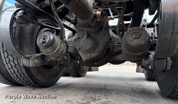 image for item EU8541 2017 Peterbilt 579 semi truck