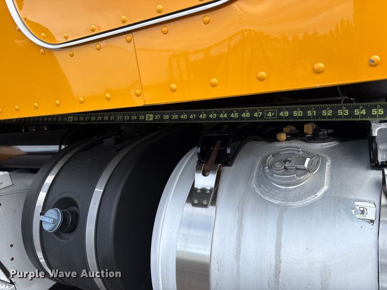 image for item EU8541 2017 Peterbilt 579 semi truck