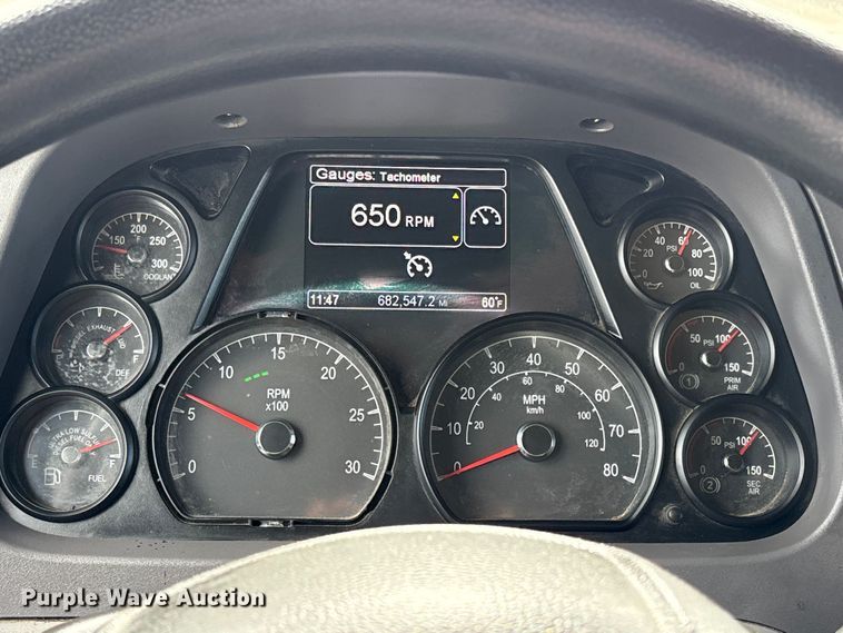 image for item EU8541 2017 Peterbilt 579 semi truck