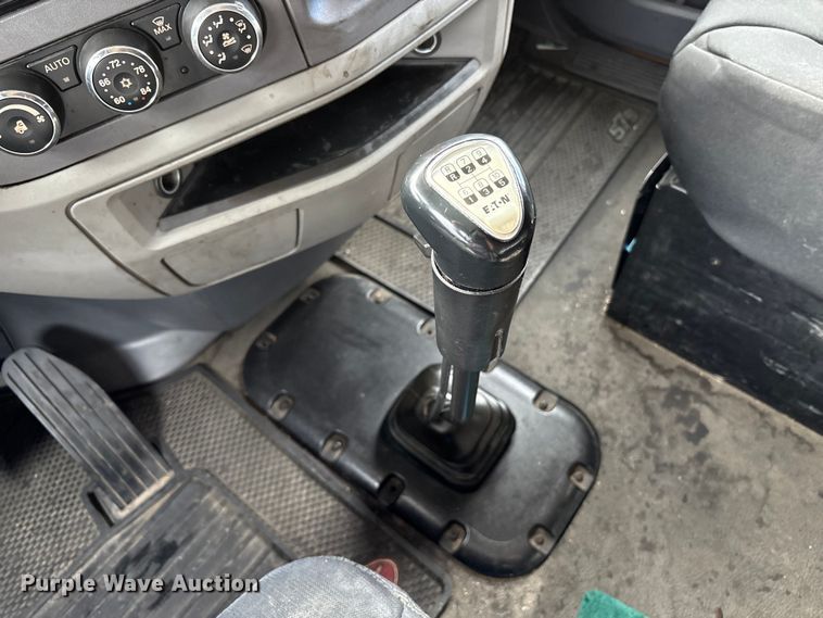 image for item EU8541 2017 Peterbilt 579 semi truck