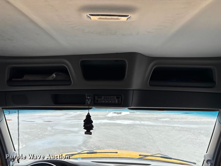 image for item EU8541 2017 Peterbilt 579 semi truck