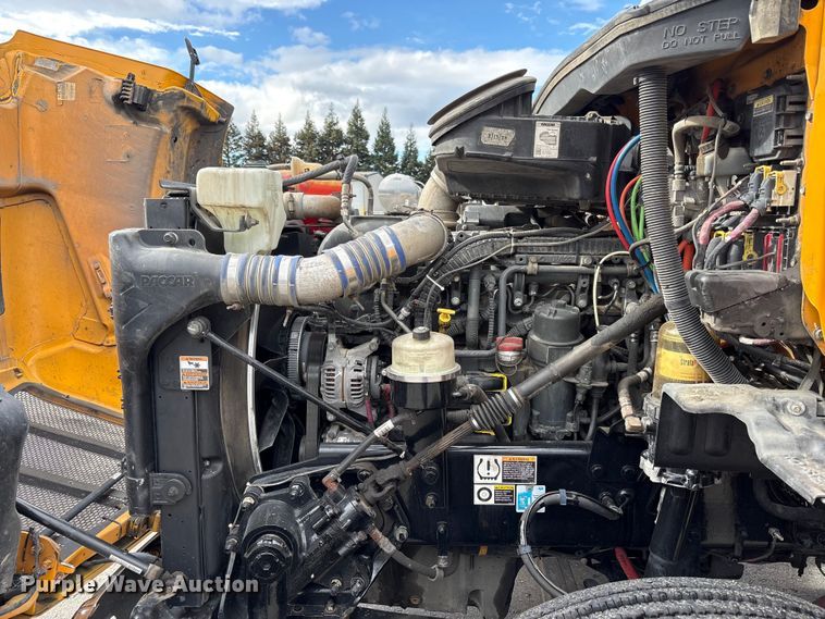 image for item EU8541 2017 Peterbilt 579 semi truck