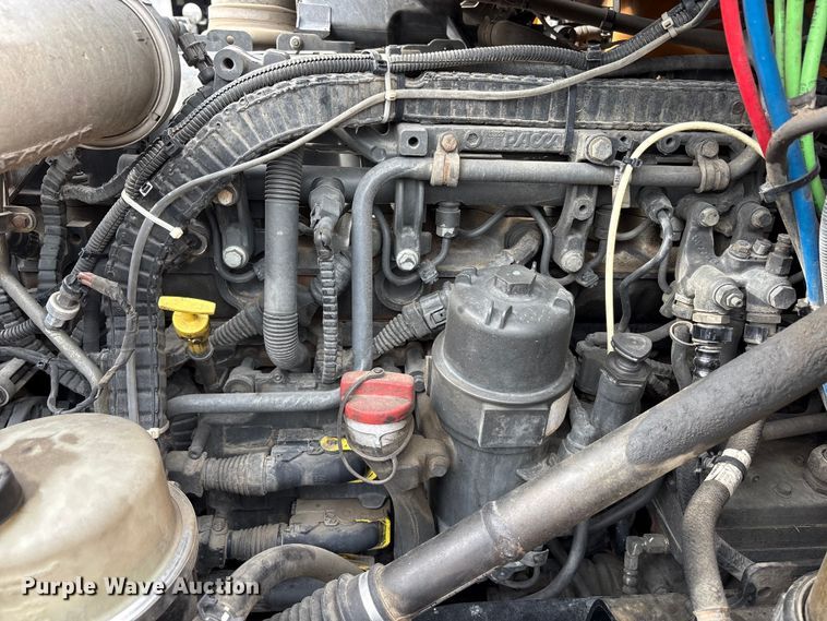 image for item EU8541 2017 Peterbilt 579 semi truck