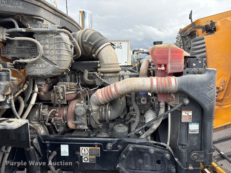 image for item EU8541 2017 Peterbilt 579 semi truck