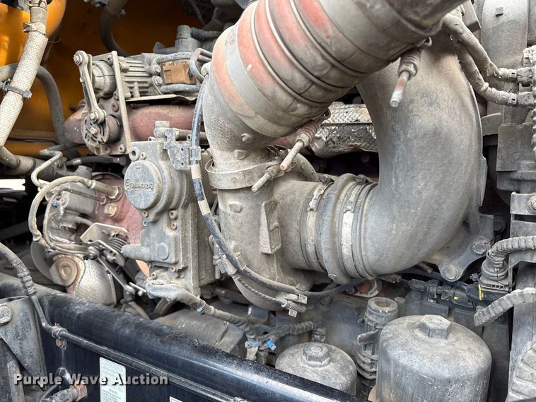 image for item EU8541 2017 Peterbilt 579 semi truck