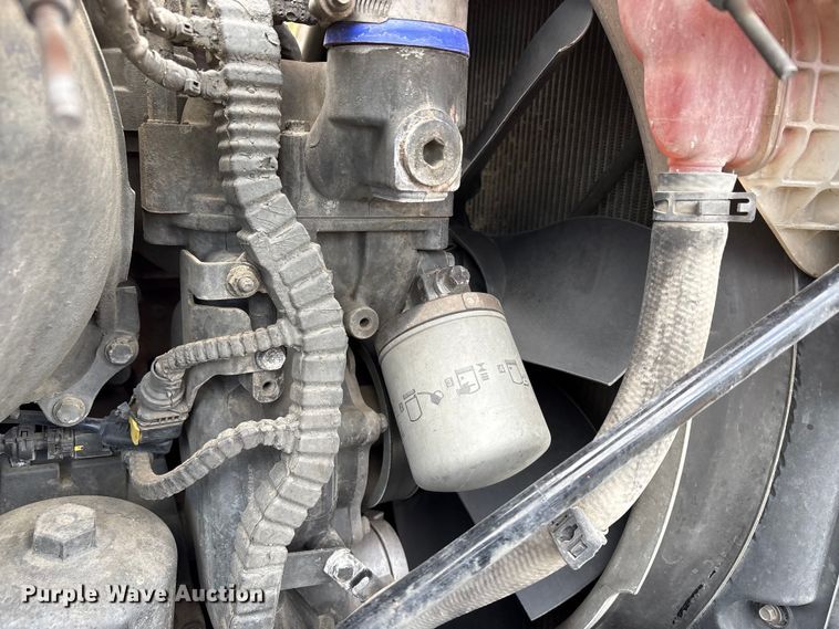 image for item EU8541 2017 Peterbilt 579 semi truck