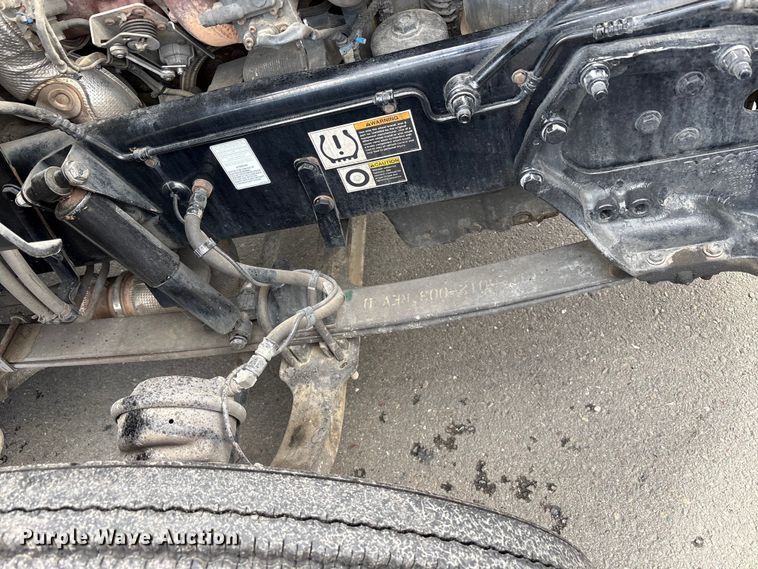 image for item EU8541 2017 Peterbilt 579 semi truck