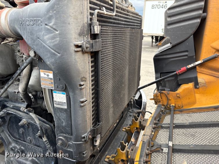 image for item EU8541 2017 Peterbilt 579 semi truck