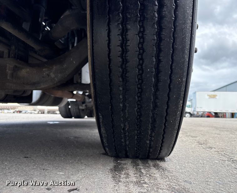 image for item EU8541 2017 Peterbilt 579 semi truck