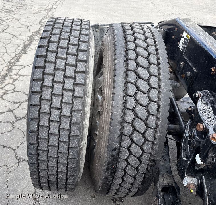 image for item EU8541 2017 Peterbilt 579 semi truck