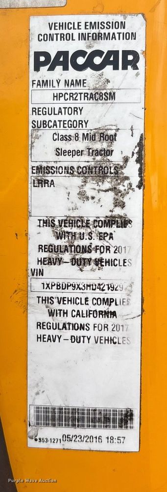 image for item EU8541 2017 Peterbilt 579 semi truck