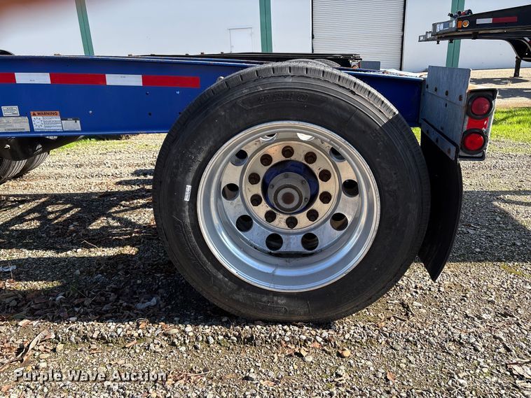 image for item EU8552 2013 Reinke container trailer