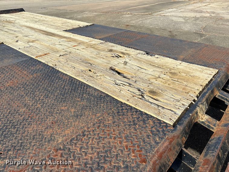 image for item EV3319 1998 Trail King TK40LP equipment trailer