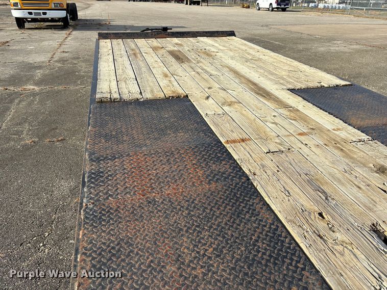 image for item EV3319 1998 Trail King TK40LP equipment trailer