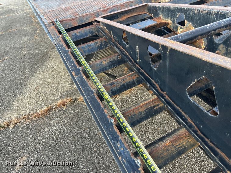 image for item EV3319 1998 Trail King TK40LP equipment trailer