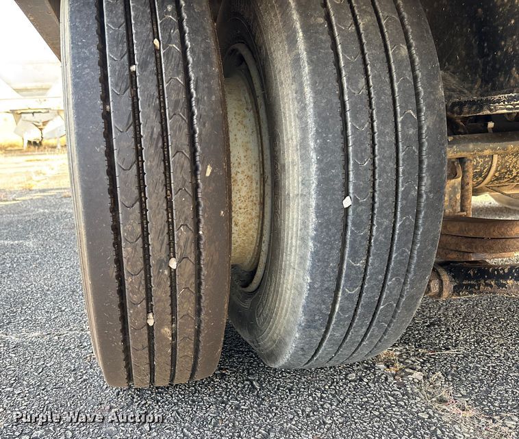 image for item EV3319 1998 Trail King TK40LP equipment trailer