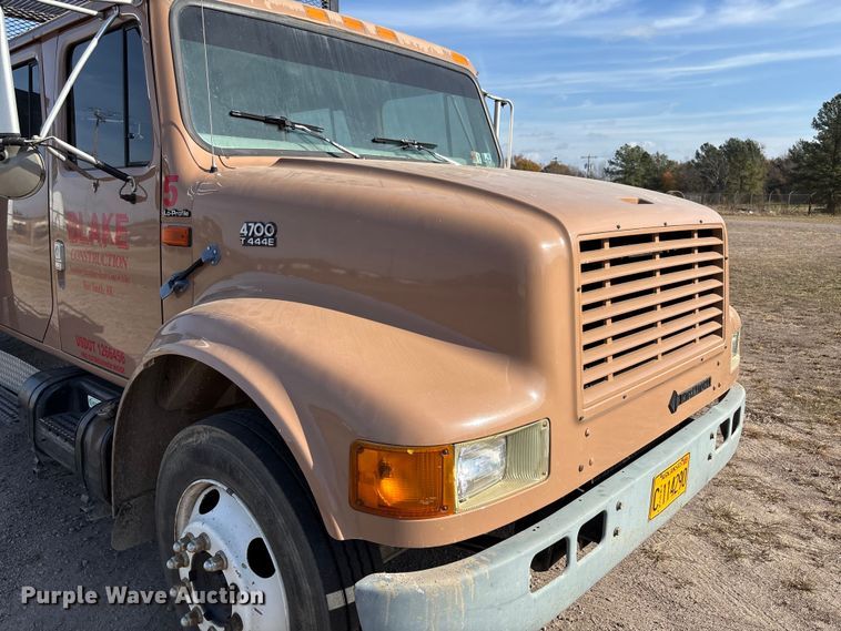 image for item EV3320 1998 International 4700 Low Profile Crew Cab utility / service truck
