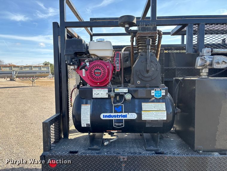 image for item EV3320 1998 International 4700 Low Profile Crew Cab utility / service truck