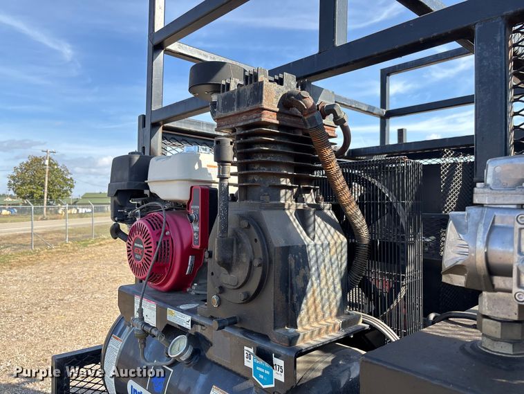 image for item EV3320 1998 International 4700 Low Profile Crew Cab utility / service truck