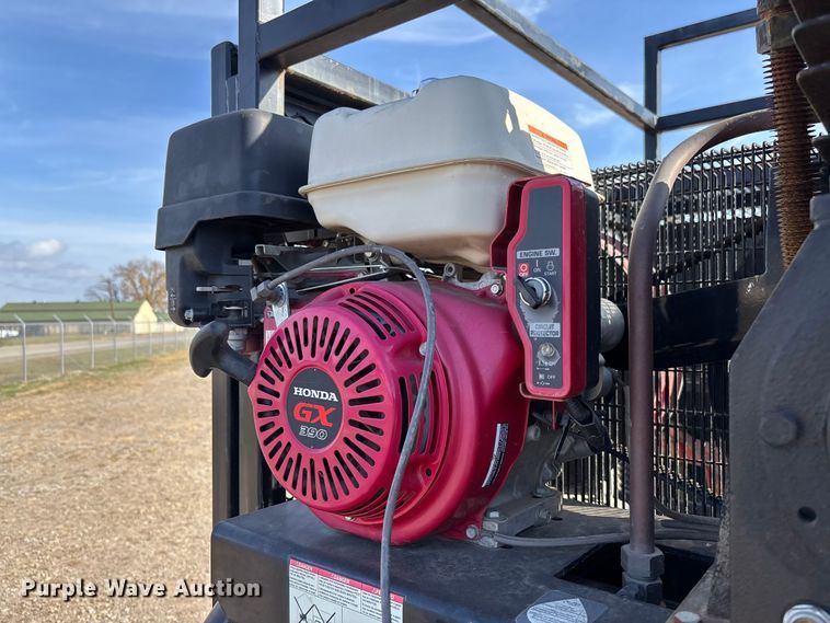 image for item EV3320 1998 International 4700 Low Profile Crew Cab utility / service truck