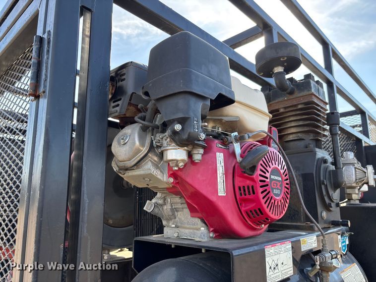 image for item EV3320 1998 International 4700 Low Profile Crew Cab utility / service truck