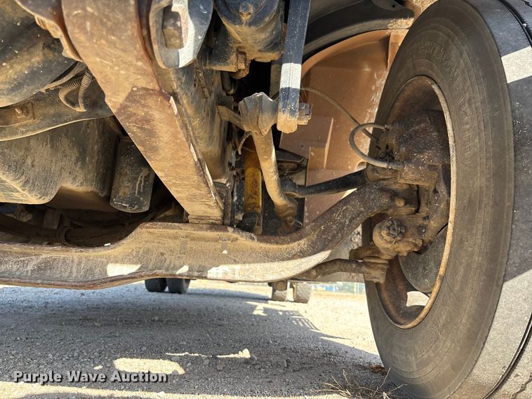 image for item EV3320 1998 International 4700 Low Profile Crew Cab utility / service truck