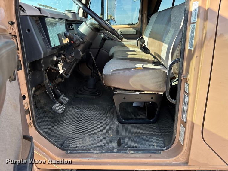 image for item EV3320 1998 International 4700 Low Profile Crew Cab utility / service truck