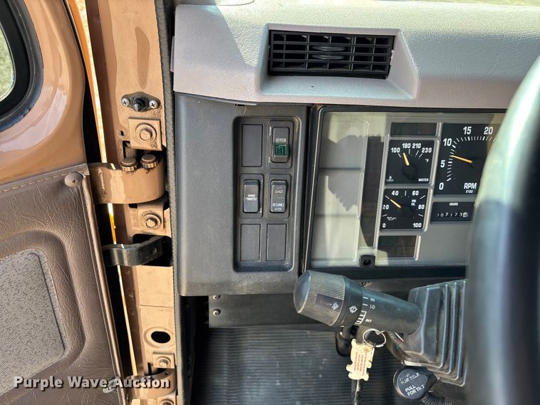 image for item EV3320 1998 International 4700 Low Profile Crew Cab utility / service truck